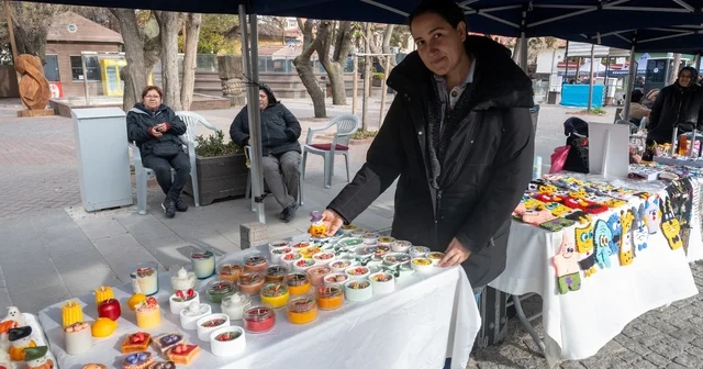 Evinde ürettiği estetik mumları stantta vatandaşlarla buluşturuyor Eskişehir Haberleri