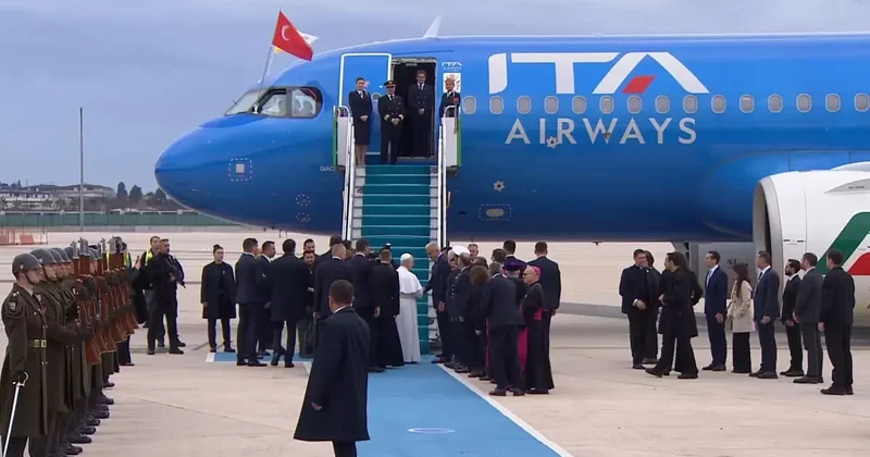 Papa 14. Leo, Lübnan a gitmek üzere Türkiye den ayrıldı