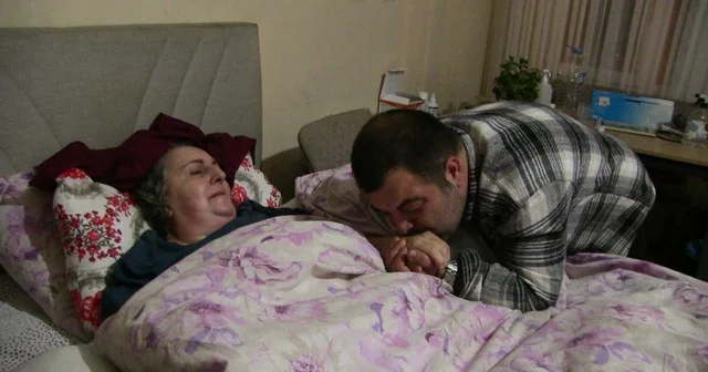 Felç kalan annesine ömrünü adadı Artvin Haberleri