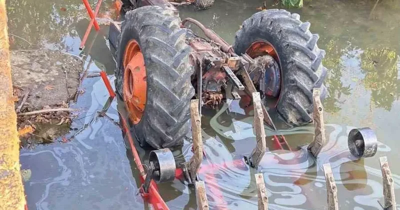 Samsun’da traktör sulama kanalına devrildi