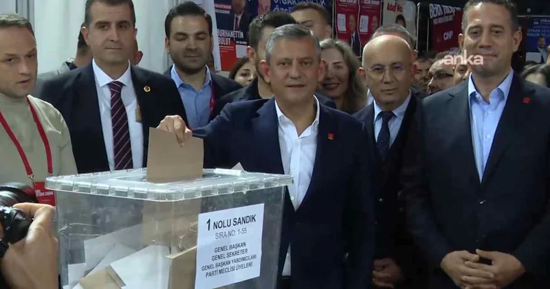 CHP kurmaylarını seçiyor: Özgür Özel oyunu kullandı