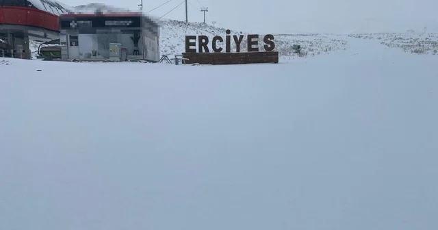 Kayseri de kent merkezinde sağanak, Erciyes te kar etkili oldu Kayseri Haberleri