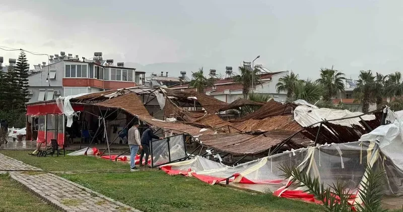 Akdeniz’de hortum kıyı şeridini vurdu: İş yerleri ve evler zarar gördü