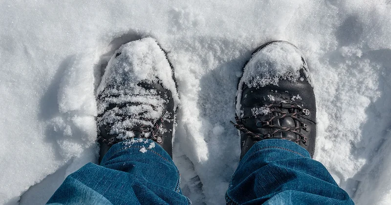 20 derecede bile üşütmüyor: Folyoyu ayakkabısının içine koyan kış boyu kalorifer gibi geziyor Sözcü Gazetesi
