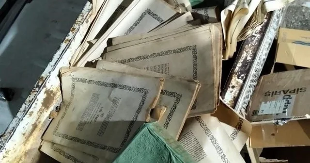 Kağıt taşıyan araçtan Kur an ı Kerim sayfaları savruldu: 2 kişi hakkında işlem başlatıldı Ordu Haberleri