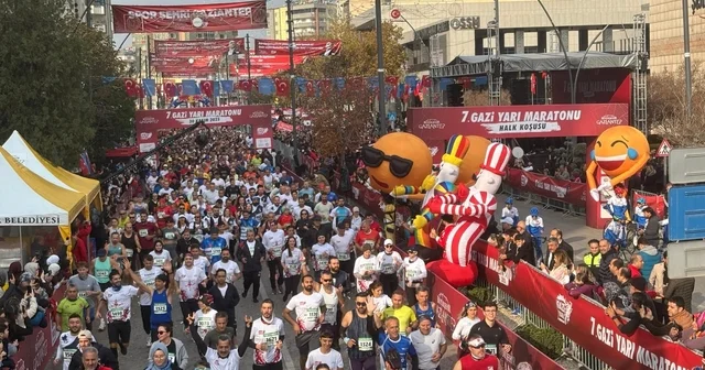 Gaziantep te 7. Gazi Yarı Maratonu bin 498 sporcunun katılımıyla başladı Gaziantep Haberleri