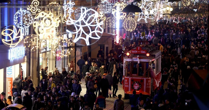 İstanbul da yılbaşı önlemleri: 50 bin personel sahada