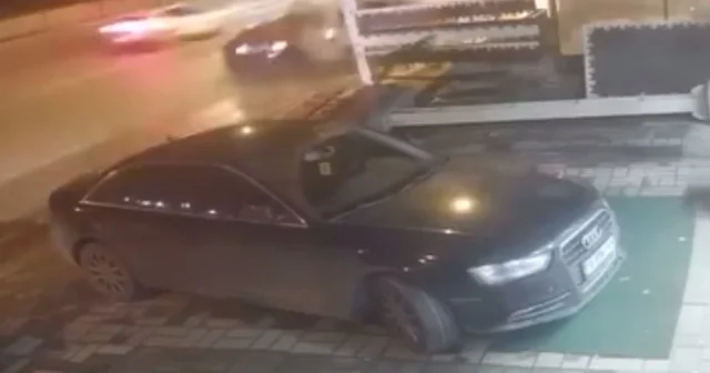 Bursa da gece yarısı kaza anı kamerada : 1 i ağır 4 yaralı Bursa Haberleri