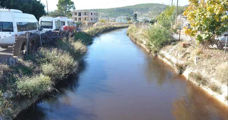 Mersin de Göksu Nehri nin rengi değişti