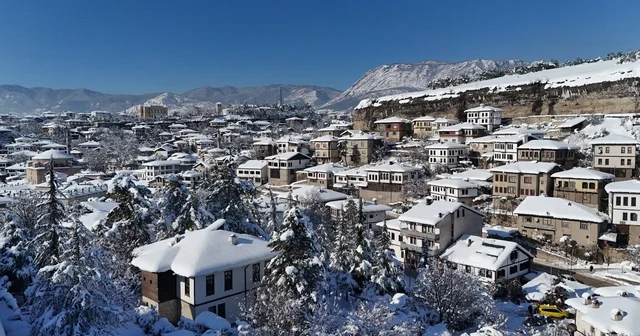 Kar altında masalsı görüntüler sunan UNESCO Kenti Safranbolu dron ile görüntülendi Osmanlı nın parmak izi Safranbolu da kartpostallık kış manzaraları Karabük Haberleri