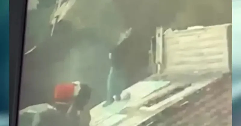 TIR ın dorsesinde çalışan işçiye yıldırım isabet etti