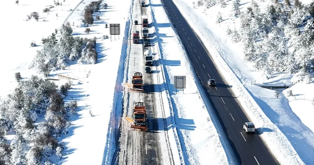 Bolu da kar yağışının esir aldığı Gerede Samsun yolu havada görüntülendi: Yol trafiğe açık Bolu Haberleri