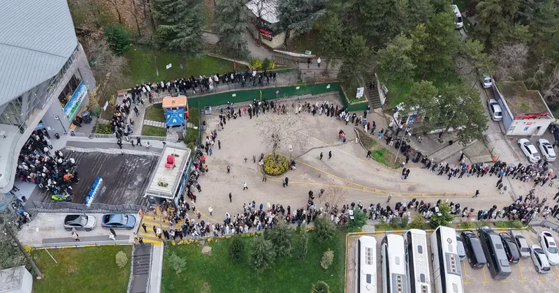 Yüzlerce metre kuyruk oluşuyor, herkes aynı şeyi istiyor