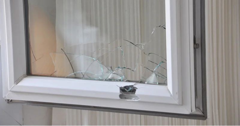 Son dakika: Gaziantep haberleri: Kahvaltı yaptıkları odanın penceresine domuz kurşunu isabet etti Son dakika haberleri