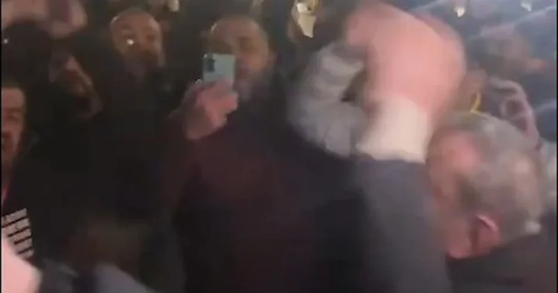 Galatasaray taraftarından Erden Timur a destek Sözcü Gazetesi