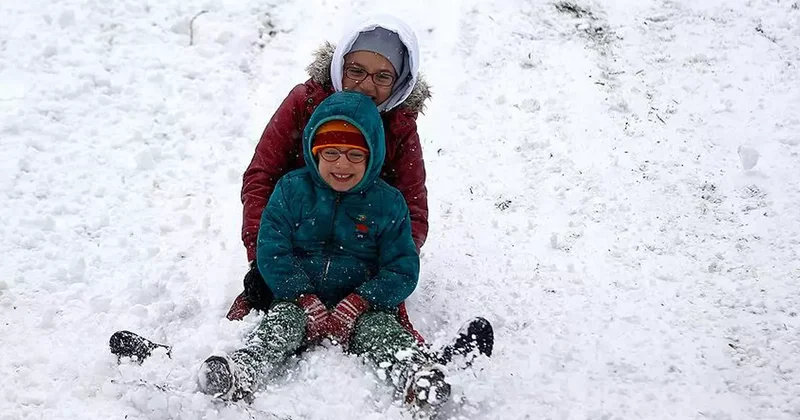 2025 in son günü yarın okullar tatil mi? 31 Aralık Çarşamba hangi ilde okullar tatil? Valilikler peş peşe duyurdu