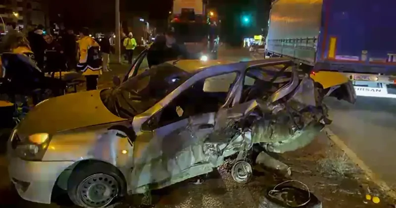 Önündeki otomobile arkadan çarpıp kaçtı; 2 uzman çavuş yaralı