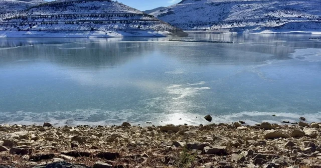 Bayburt ta gölet buz tuttu, soğuk hava etkisini artırdı Bayburt Haberleri
