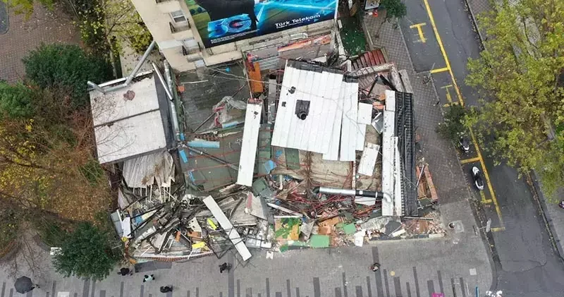 Şişli de 25 kişinin zehirlendiği restoran yıkıldı