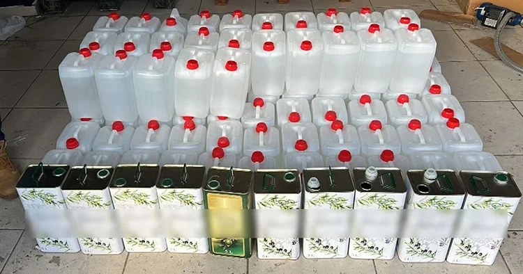 Eğlence mekanlarına satacaklardı! İstanbul da 3 bin litre kaçak alkol ele geçirildi