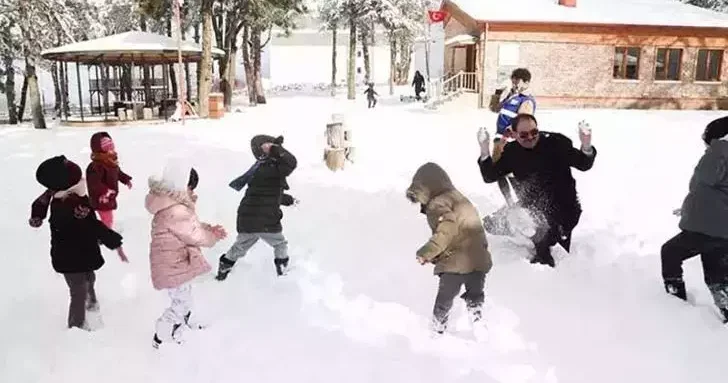 Yurtta kar yağışı etkili oldu; bazı il ve ilçelerde eğitime ara verildi