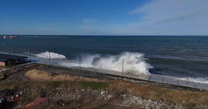 Karadeniz’de dalgalar havadan görüntülendi