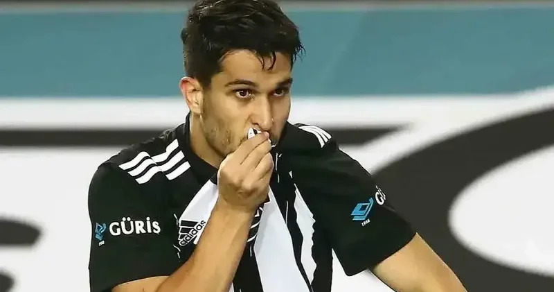 Yıldız oyuncu kadro dışı kalmıştı: Futbolu bırakacağını açıkladı Futbol Haberleri