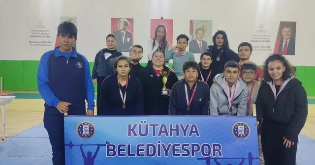 Kütahyalı haltercilerinden büyük başarı Kütahya Haberleri