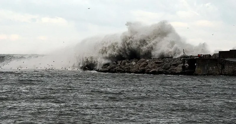Fırtına alarmı! Önce Meteoroloji sonra İstanbul Valiliği uyardı... Sefer iptalleri var
