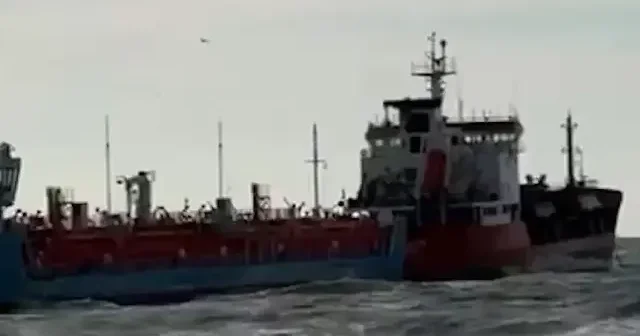 Küçükçekmece açıklarında iki tanker birbirine temas etti VİDEO İZLE