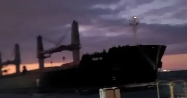 İstanbul da facianın eşiğinden dönüldü: Sürüklenen kuru yük gemisi son anda durdu VİDEO İZLE