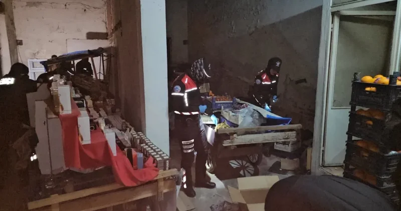 Halk sağlığıyla oynayacaklardı: Yüzlerce sentetik ilaç ve kaçak alkol ele geçirildi