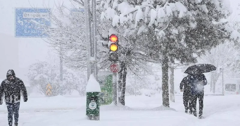 Çok daha fenası yolda! Karlar altındaki 31 il için uyarılar peş peşe geldi