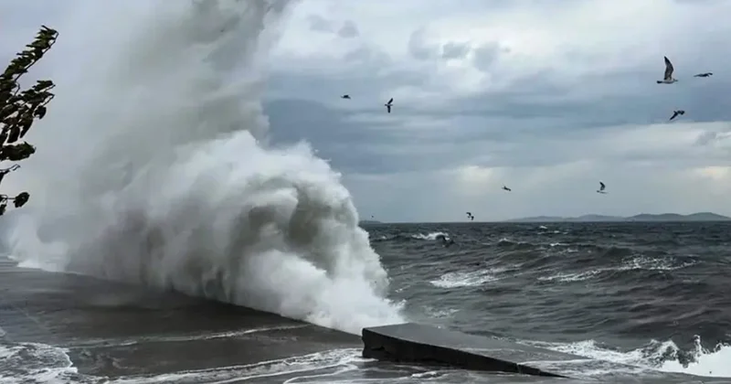 İstanbul u fırtına vurdu seferler iptal edildi Sözcü Gazetesi