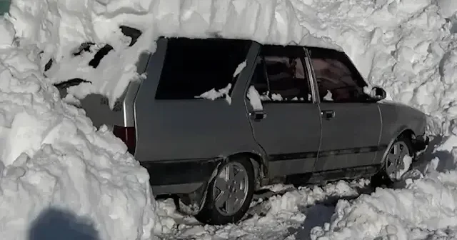 Kastamonu’da ilçeler kara gömüldü: Araçlar kürekle arandı VİDEO İZLE