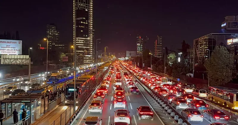 İstanbul’da trafik yoğunluğu akşam saatlerinde yüzde 83’e ulaştı