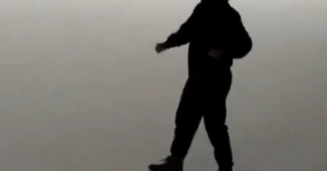 Buz tutan göletin üzerinde dans ederken suya düştü Muş Haberleri