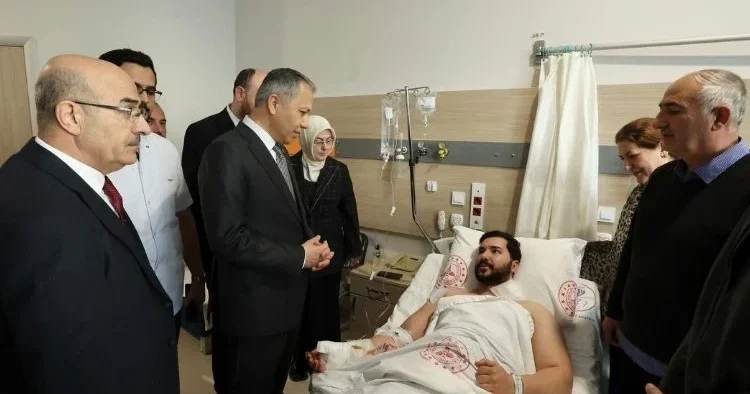 Bakan Yerlikaya, DEAŞ operasyonunda yaralanan güvenlik güçlerini ziyaret etti