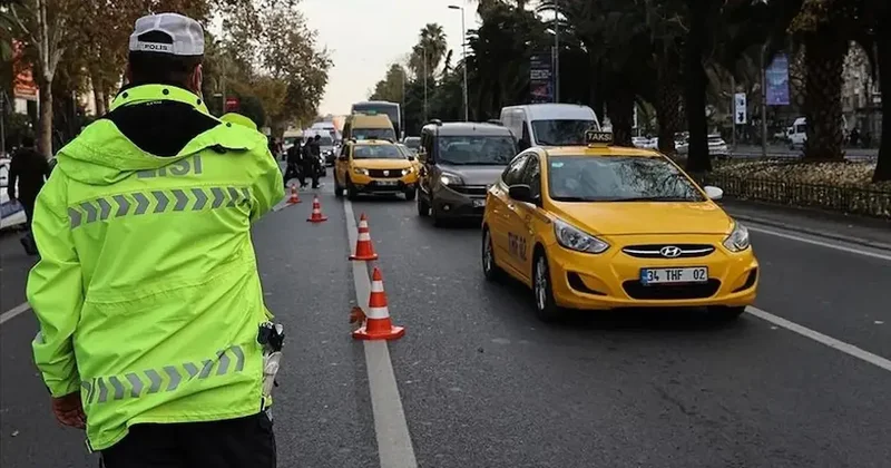 İstanbul da yılbaşında kapanacak yollar belli oldu. Saat 14.00 ten sonra araçlar geçemeyecek Sözcü Gazetesi