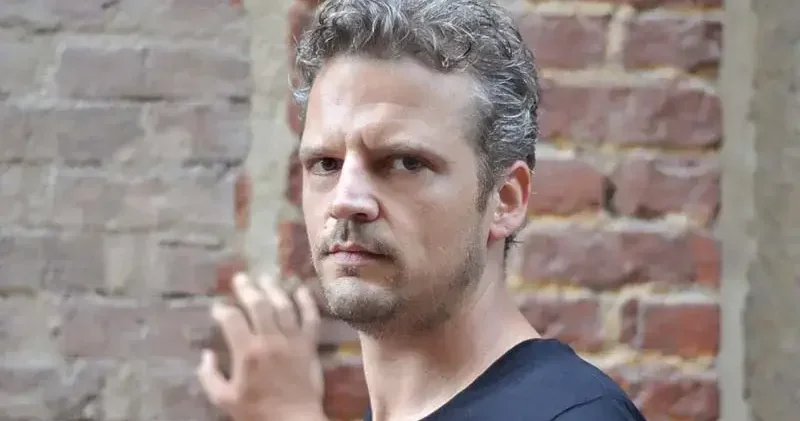 Şişli de kasklı saldırgan, yönetmen Seren Yüce yi silahla yaraladı