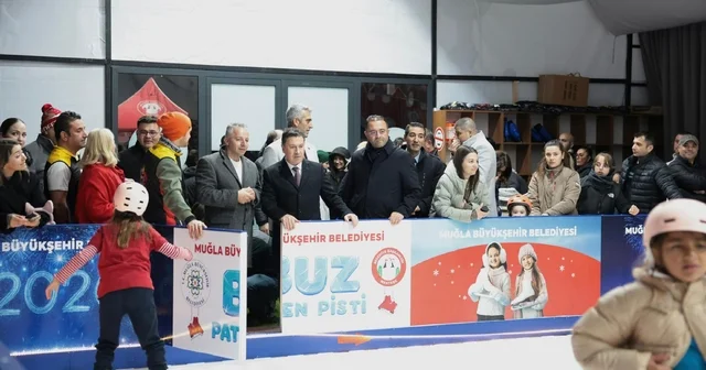 Muğla da yeni yıl coşkusu buz paten pistiyle başladı Muğla Haberleri