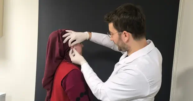 Muş haberleri Kulağını deldirdi, ameliyat olmak zorunda kaldı! Kulak keloidi ameliyatla alındı 31 Ocak 2026