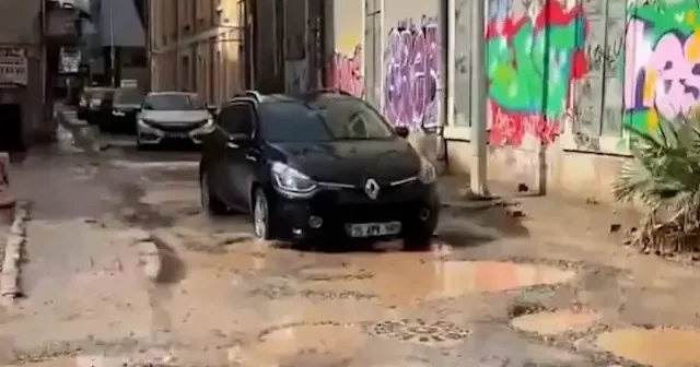 CHP’li belediyenin hizmet anlayışı: Alsancak ta yollar köstebek yuvasına döndü VİDEO İZLE