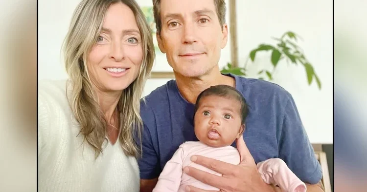 Beyaz çiftin siyah bebeği