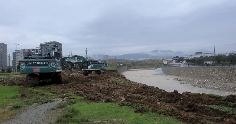 Mersin de sağanaktan etkilenen alanlarda onarım çalışmaları sürüyor
