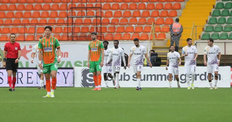 Eyüpspor, 1 0 geriye düştüğü maçı 3 golle kazandı: Alanyaspor evinde üzüldü