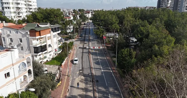Yağış sonrası bozulan yollar onarılıyor Şiddetli yağışlardan sonra ekiplerden müdahale Antalya Haberleri