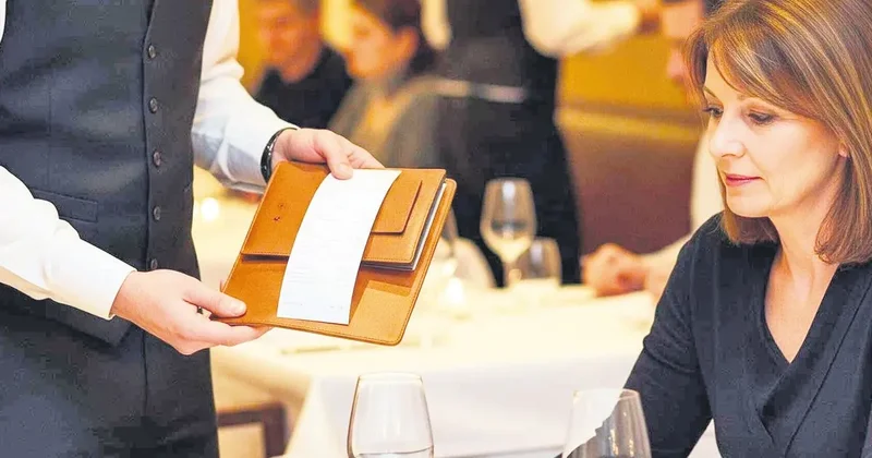 Restoranda kuver ve servis ücreti kalktı yüzde karmaşası başladı