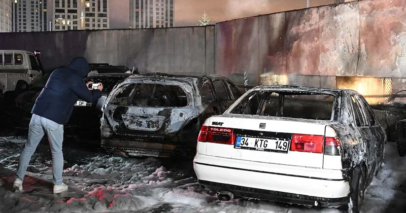 İstanbul da sanayi sitesinde yangın çıktı! Araçlar küle döndü Sözcü Gazetesi