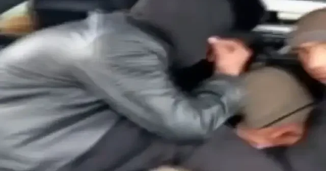 Otoyolda insan kaçakçılığı operasyonu: Otomobilden 9 göçmen çıktı VİDEO İZLE